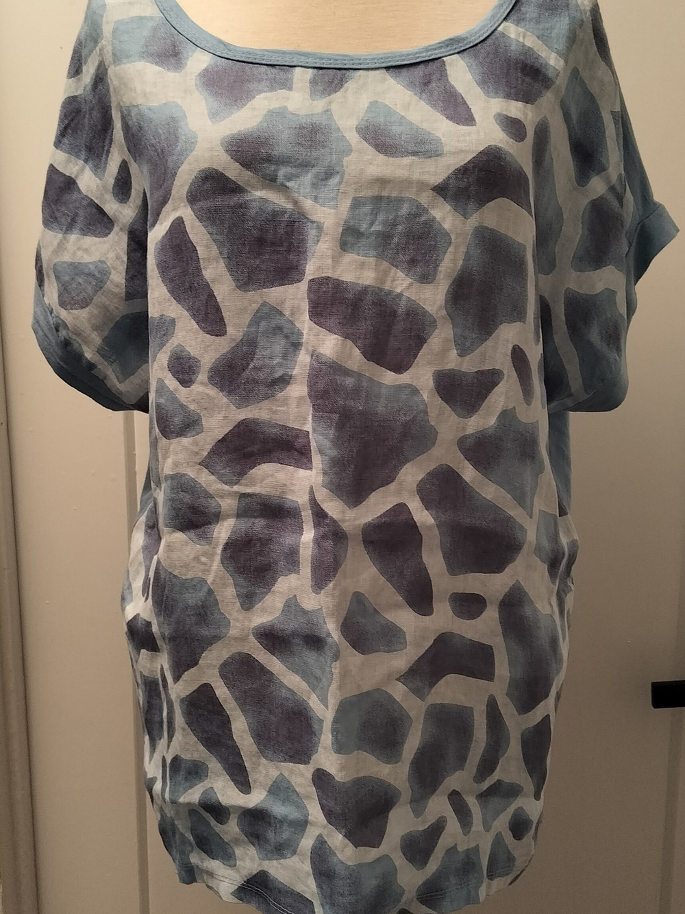 Light Blue Pebbles Pattern Women's Scoop Neck Top